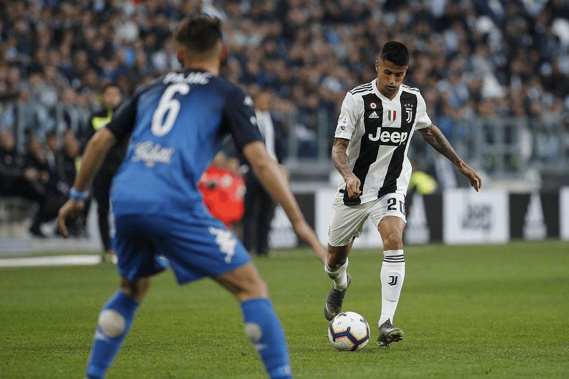 爱游戏官网-尤文图斯险胜热那亚，留住领先优势