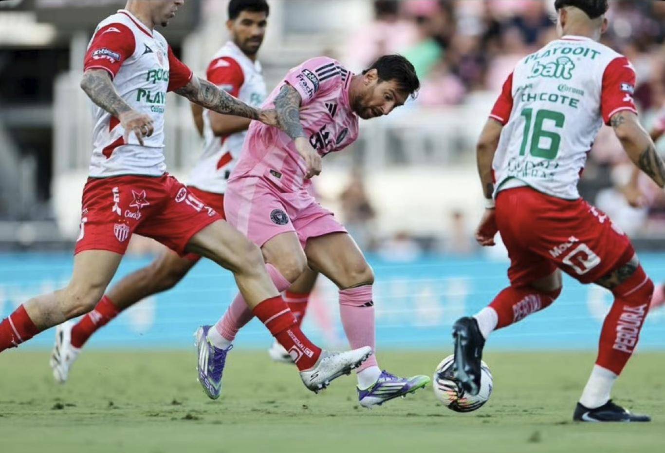 爱游戏APP-冷静应战！球员们如何克服挑战取得胜利？