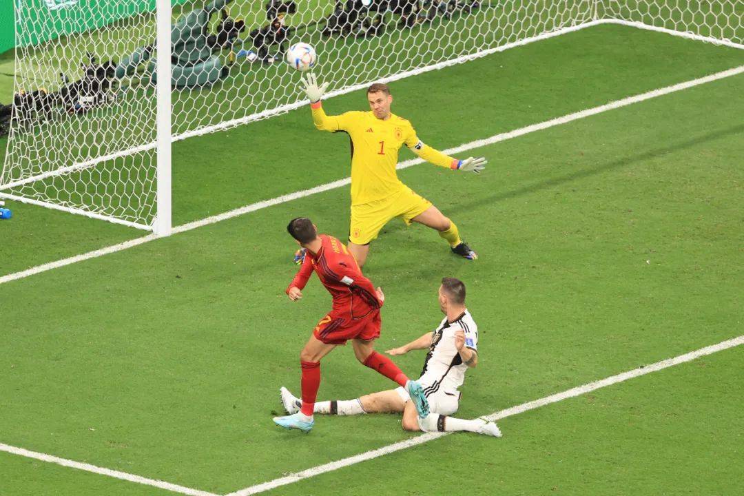 爱游戏官方-克罗地亚遭遇挫败，小组出线变得扑朔迷离