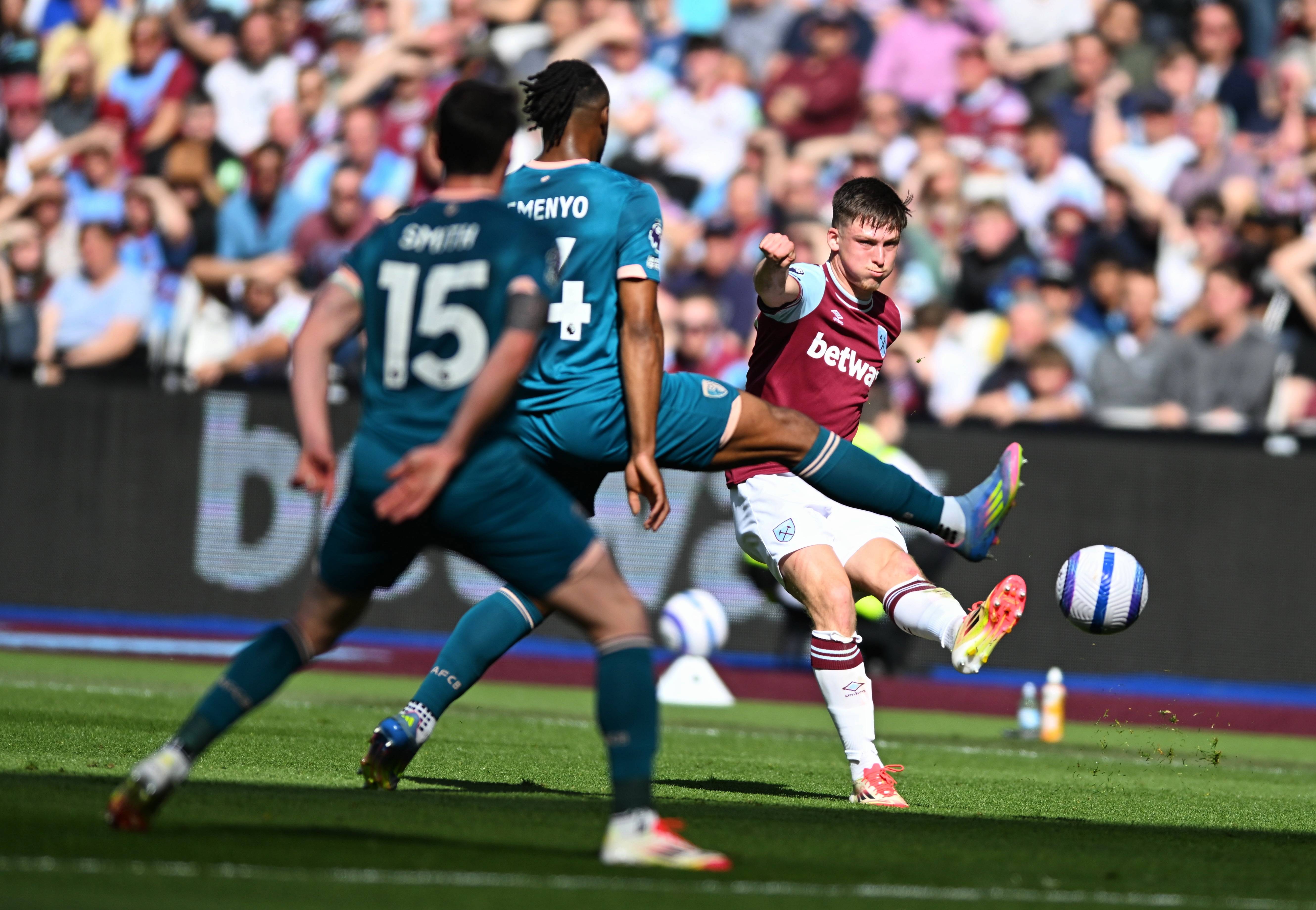 爱游戏大厅-西汉姆联客场大胜伯恩茅斯,豪取三分