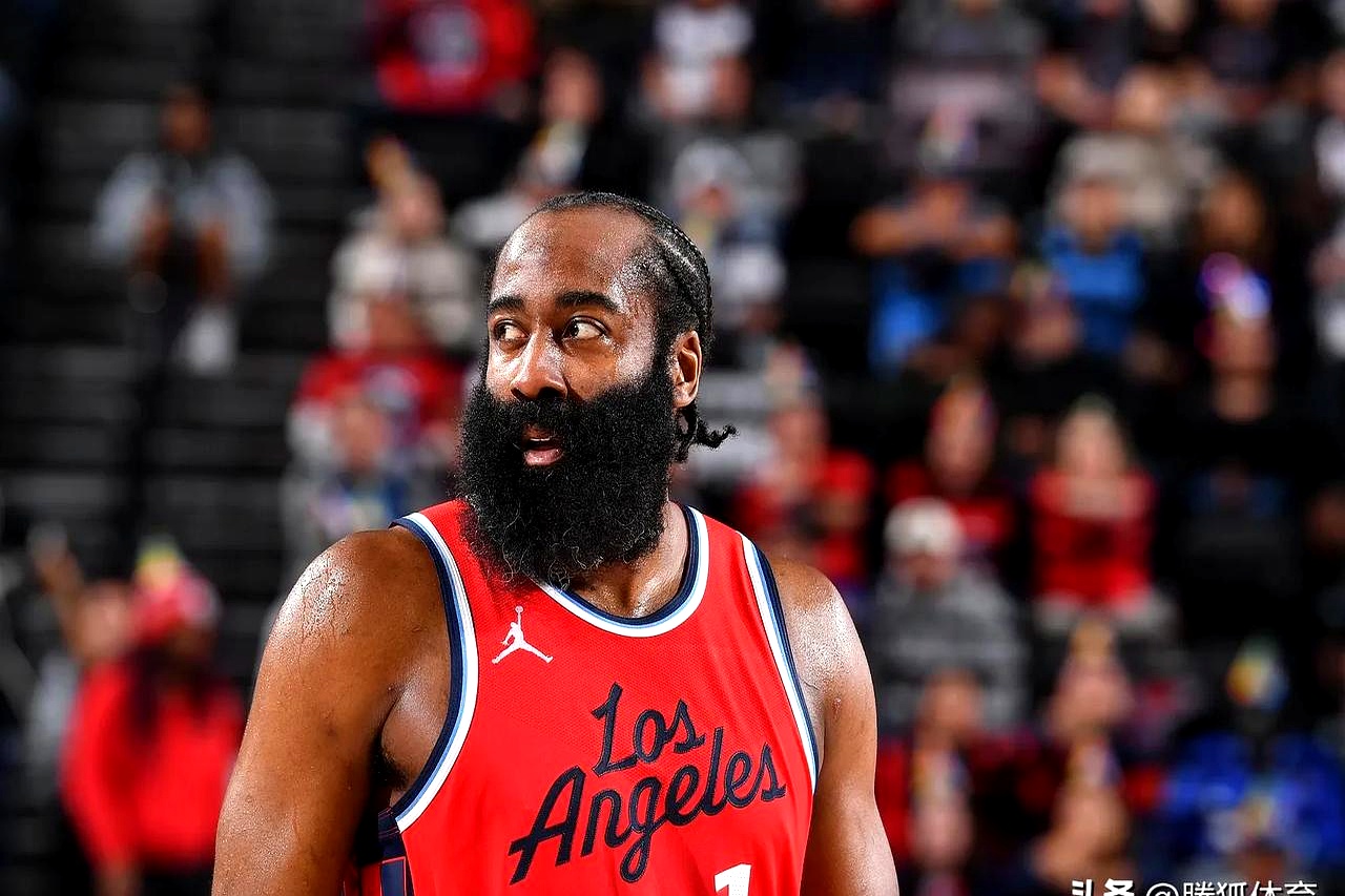 关于球员表现出色:场上表现耀眼夺目的信息 关于球员表现出色:场上表现耀眼夺目的信息