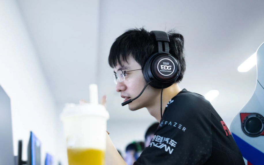 TES力克JDG,Perkz操刀奇招英雄翻盘强强对话成都决赛之夜,引爆全场热议 TES力克JDG,Perkz操刀奇招英雄翻盘强强对话成都决赛之夜,引爆全场热议