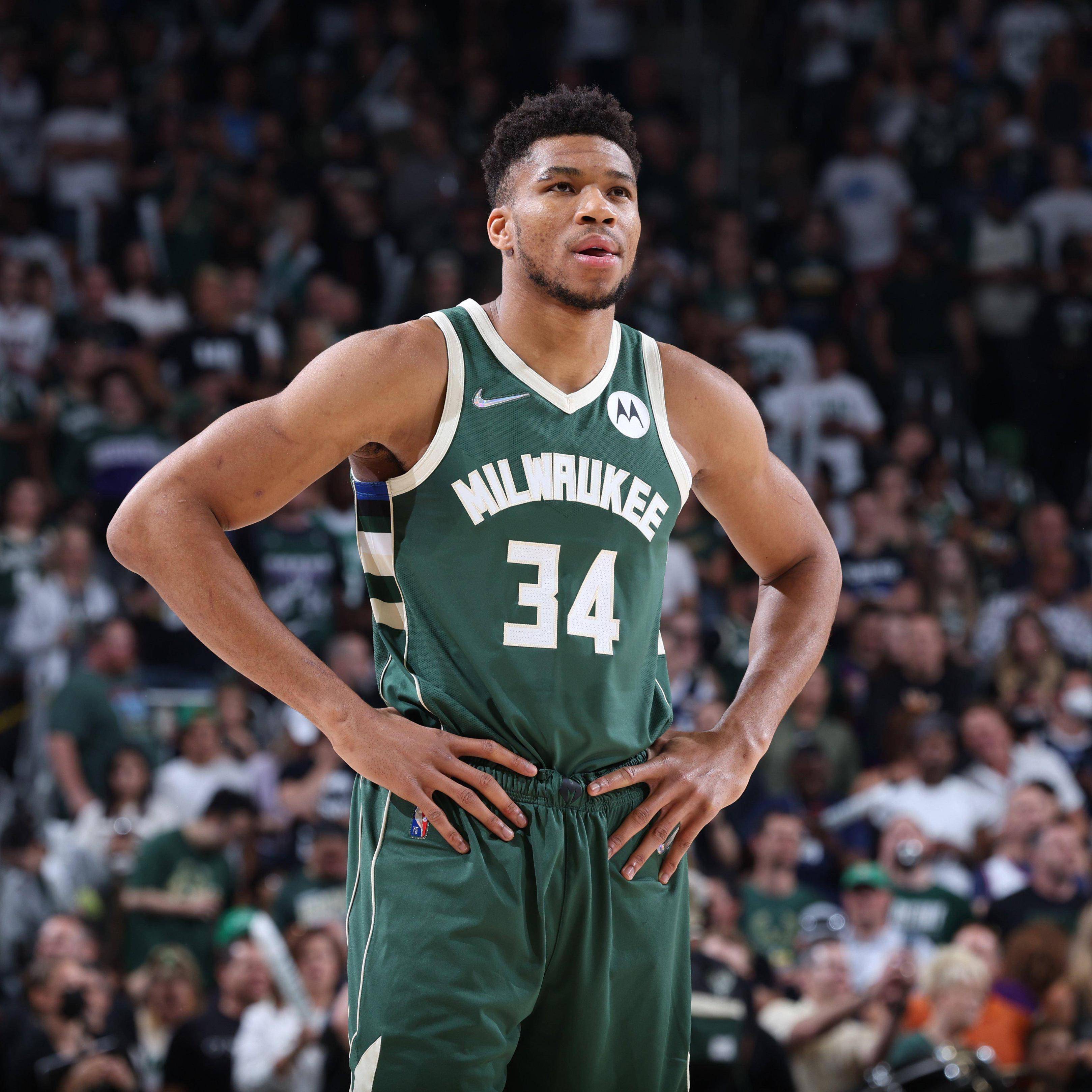 爱游戏娱乐-雄鹿队再胜热火，字母哥状态火热