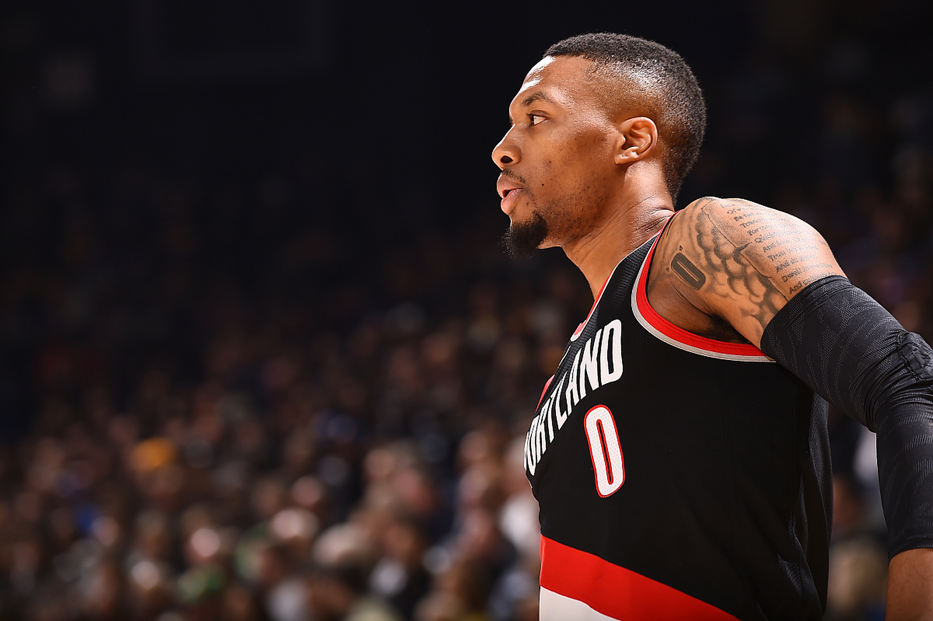 开拓者不敌猛龙，利拉德贡献27分