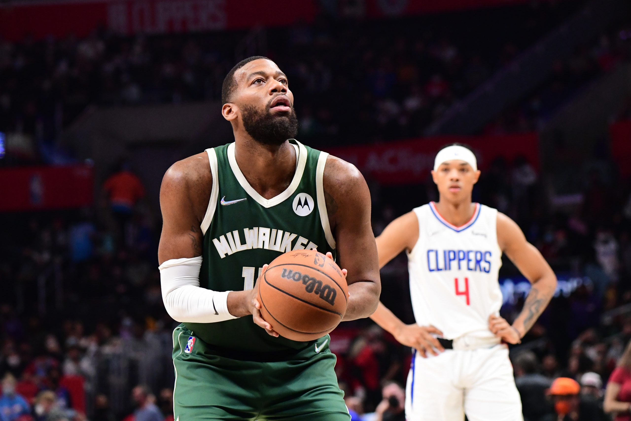 掘金队签下门罗，加强内线深度