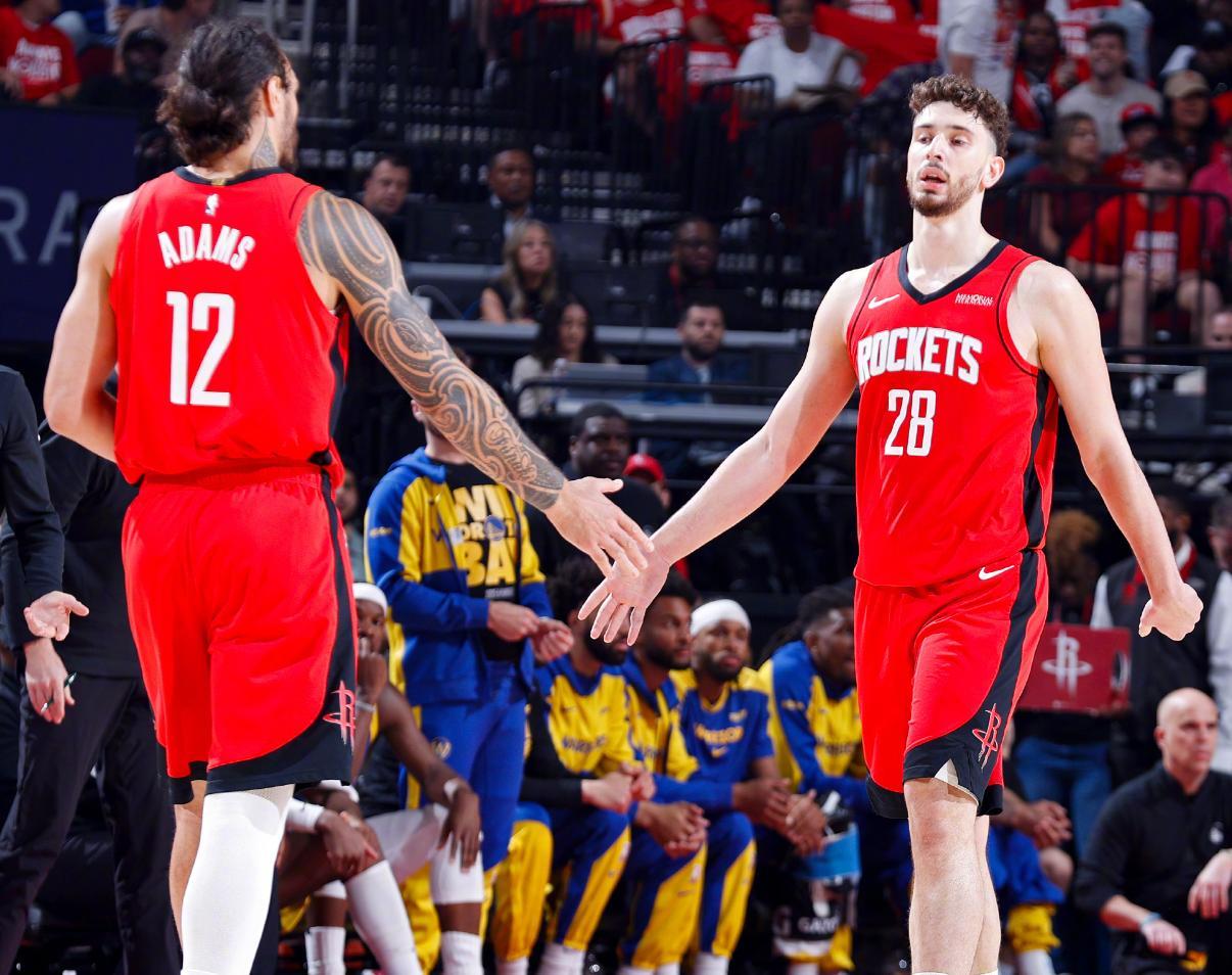 火箭力挫独行侠,取得5连胜 火箭力挫独行侠,取得5连胜