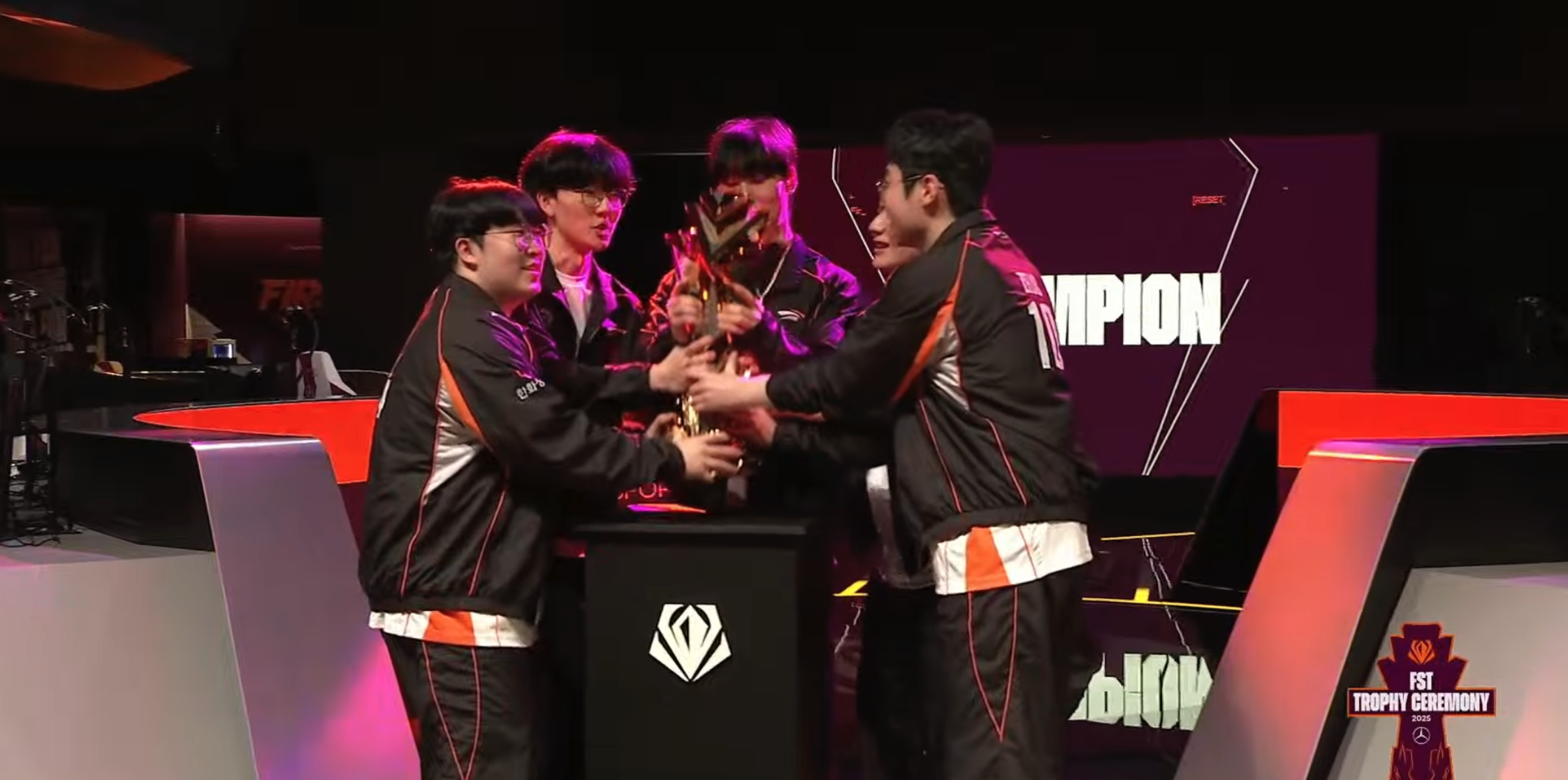 爱游戏娱乐-DK力克HLE，ShowMaker单局斩获MVP焦点之战八强赛，成为赛场最大亮点