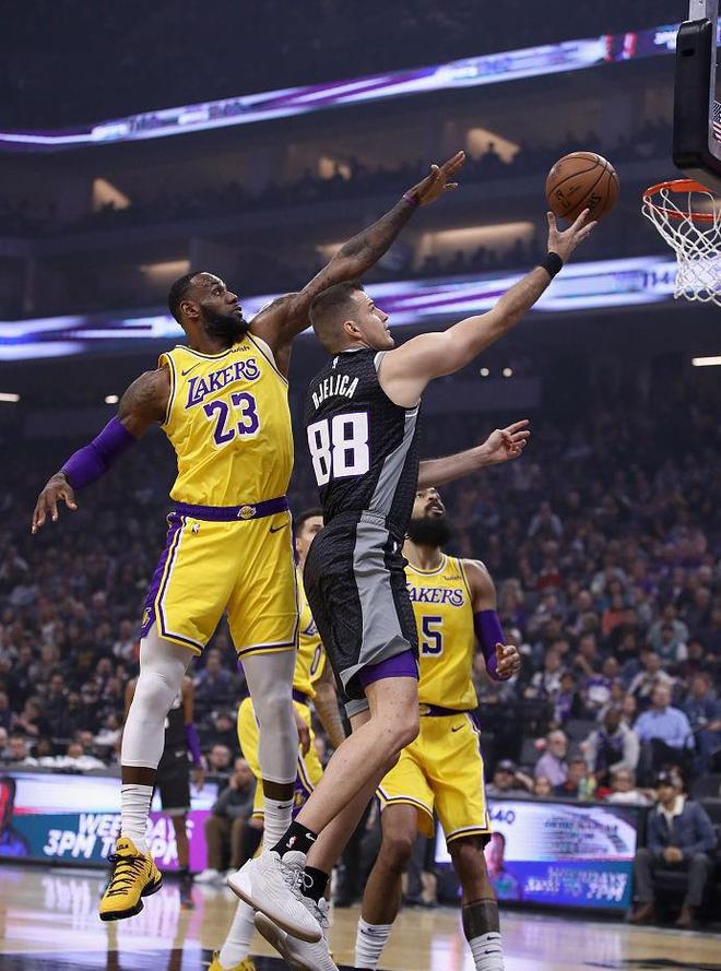 关于暴龙客场击败湖人,西亚卡姆独得33分的信息 关于暴龙客场击败湖人,西亚卡姆独得33分的信息