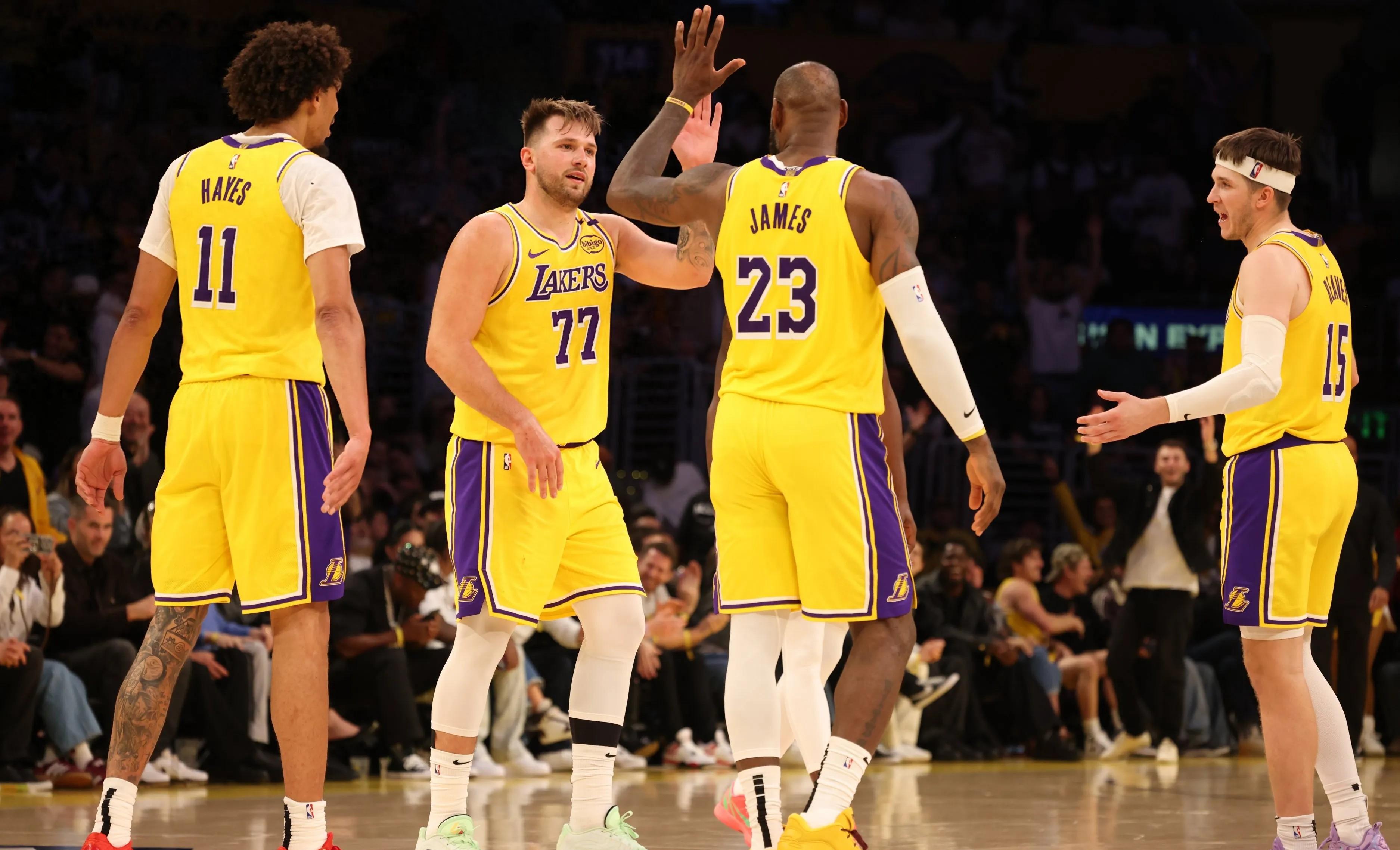 爱游戏下载-湖人主场击败太阳,硬生生守住榜首位置的简单介绍