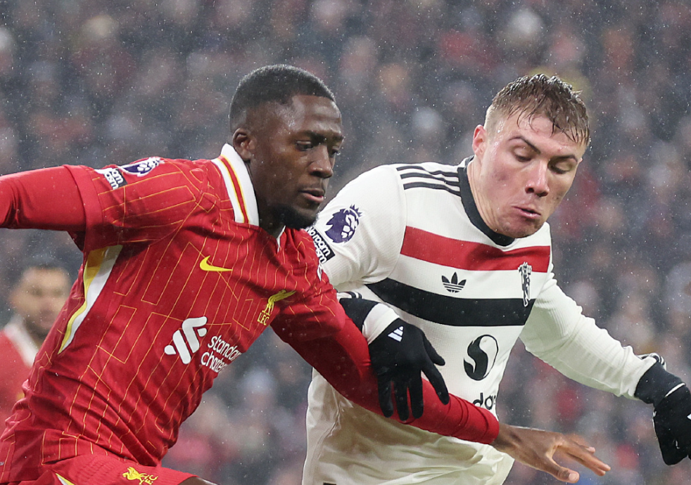 爱游戏-利物浦客场取胜火上加油，曼联稳健取胜占据优势