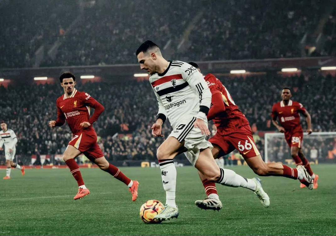 爱游戏在线-利物浦略胜一筹，曼联耐心取胜逼平对手的简单介绍