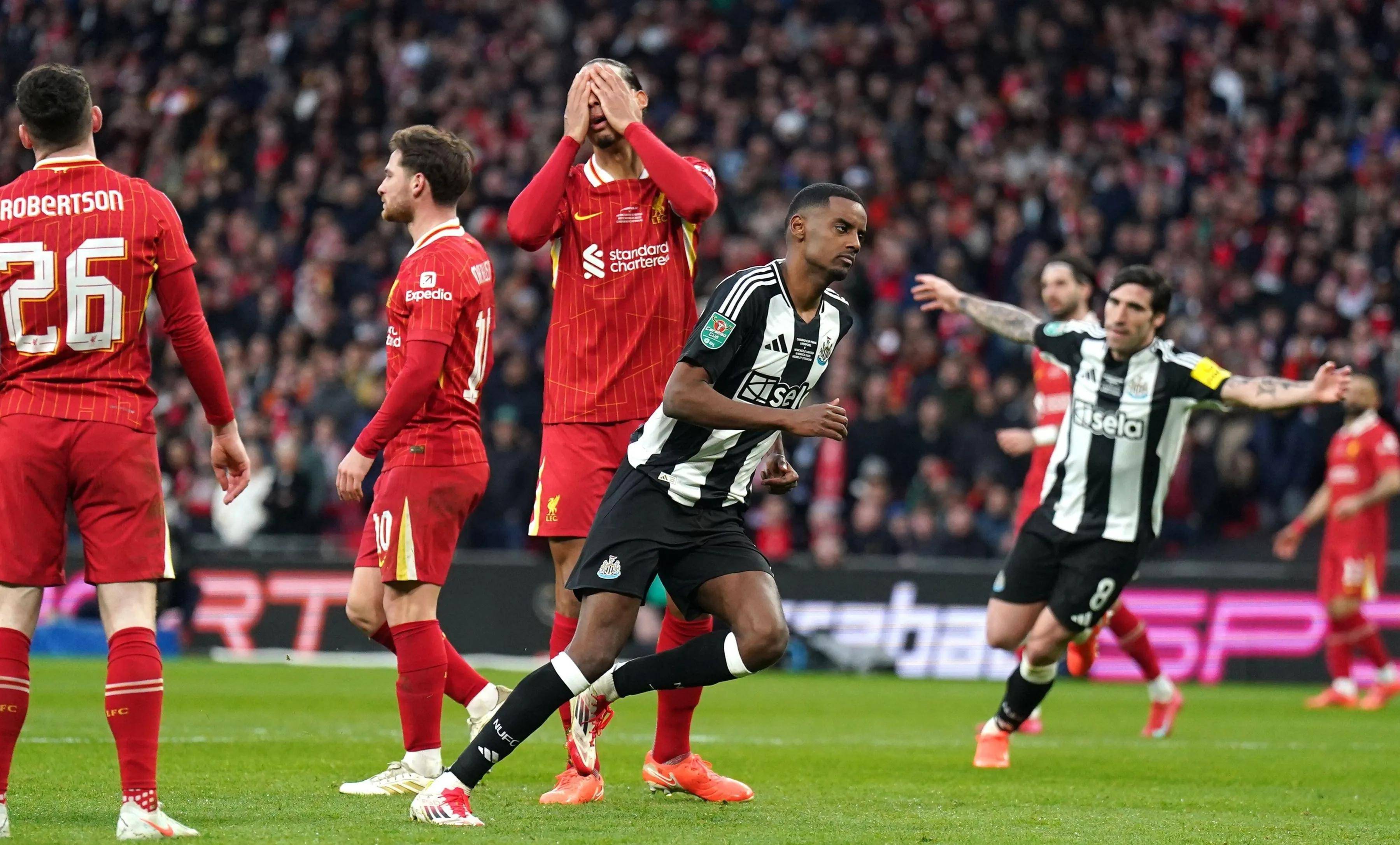 利物浦主场惜败,遭遇季内第一败 利物浦主场惜败,遭遇季内第一败