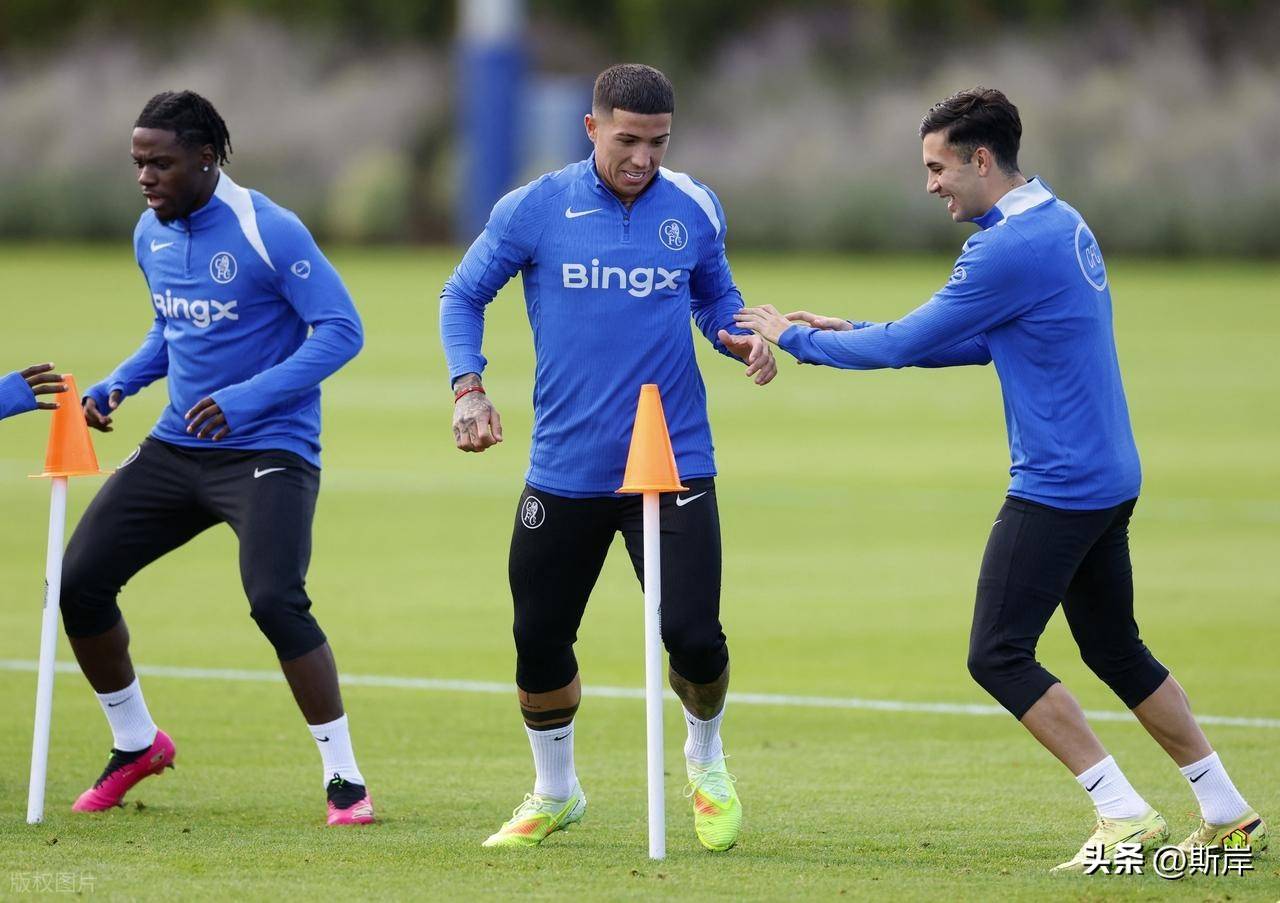 关于阿贾克斯攻势如潮,让切尔西阵容节节败退的信息 关于阿贾克斯攻势如潮,让切尔西阵容节节败退的信息