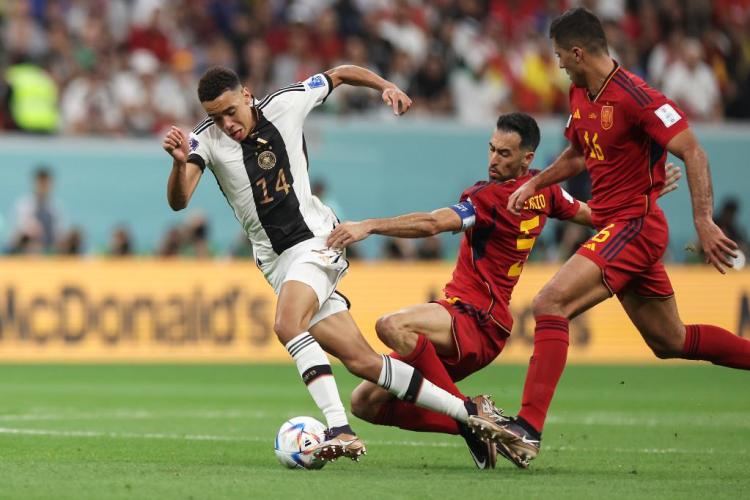 泰国队翻盘德国队,黄鸭组合带队取胜 泰国队翻盘德国队,黄鸭组合带队取胜