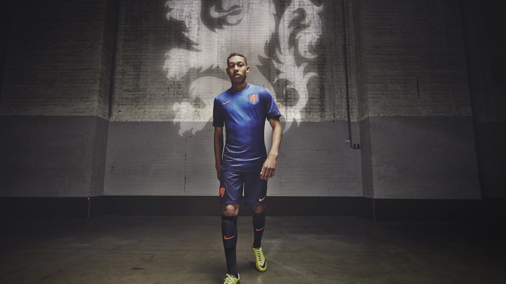 爱游戏入口-烽火顿涅茨克,孤胆布鲁诺与黄潜艇的血色远征