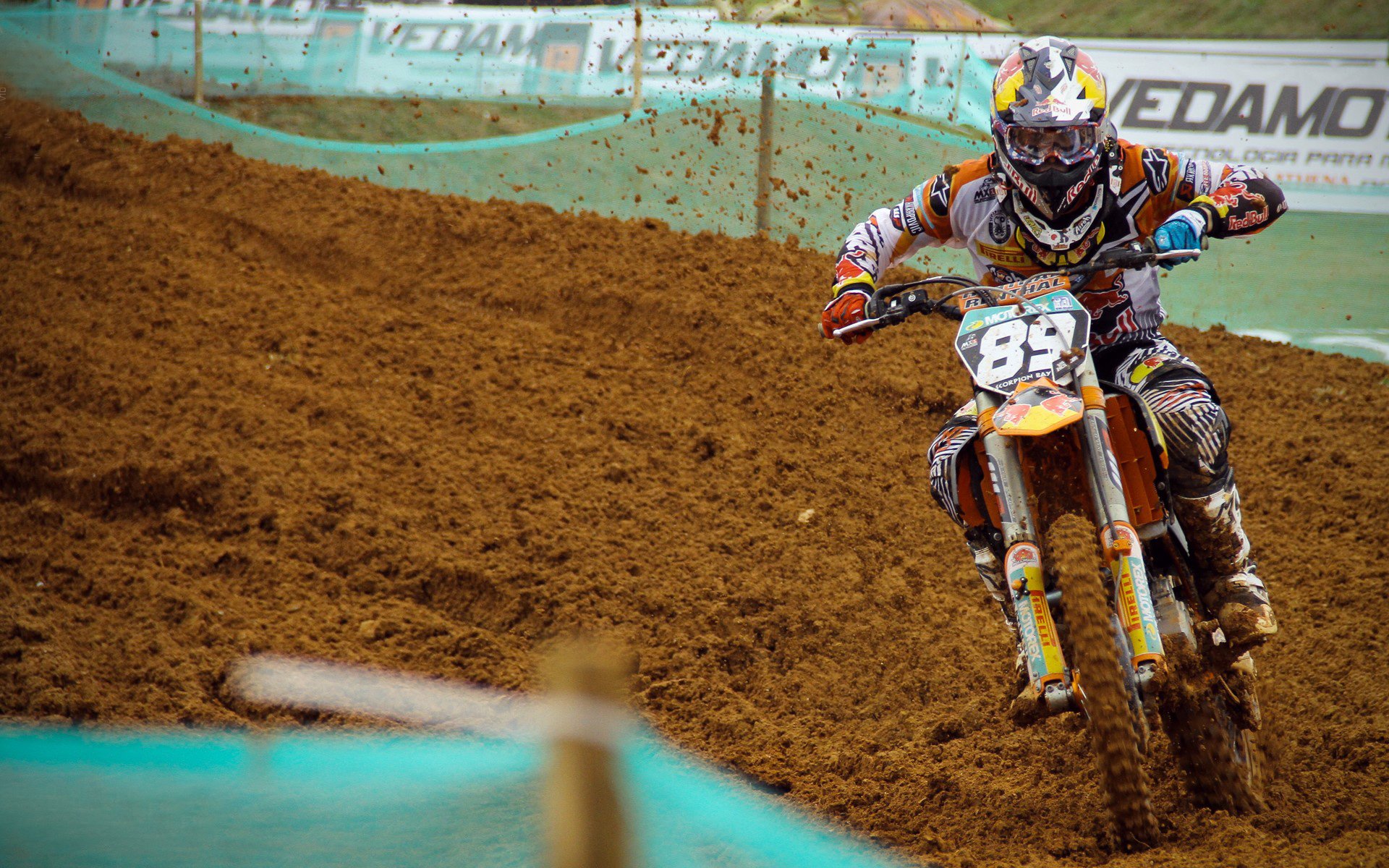 钢铁交响,活塞击碎冰川,福克斯指挥一场完美风暴